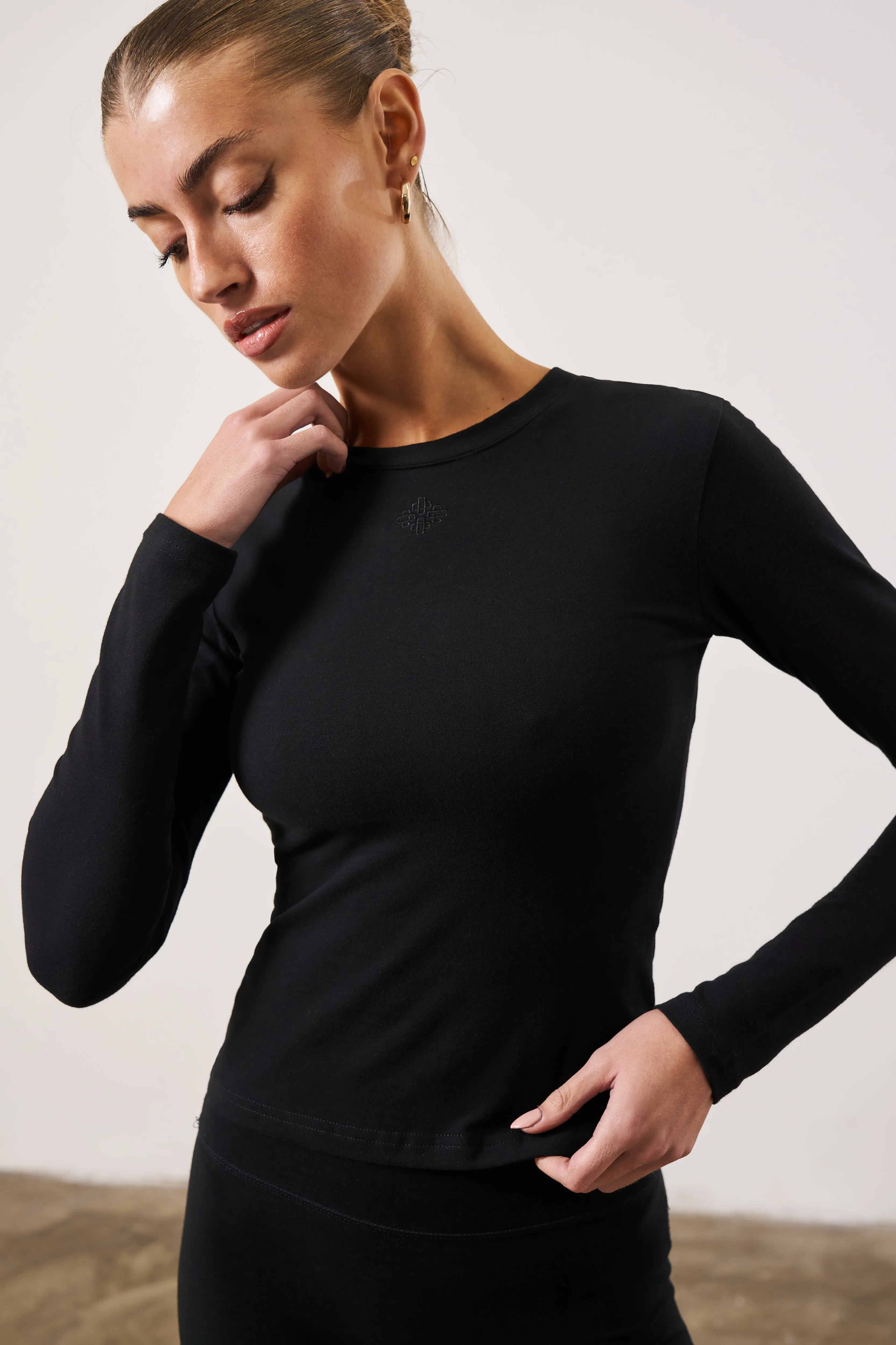 EMBLEM JERSEY LONG SLEEVE TOP - BLACK