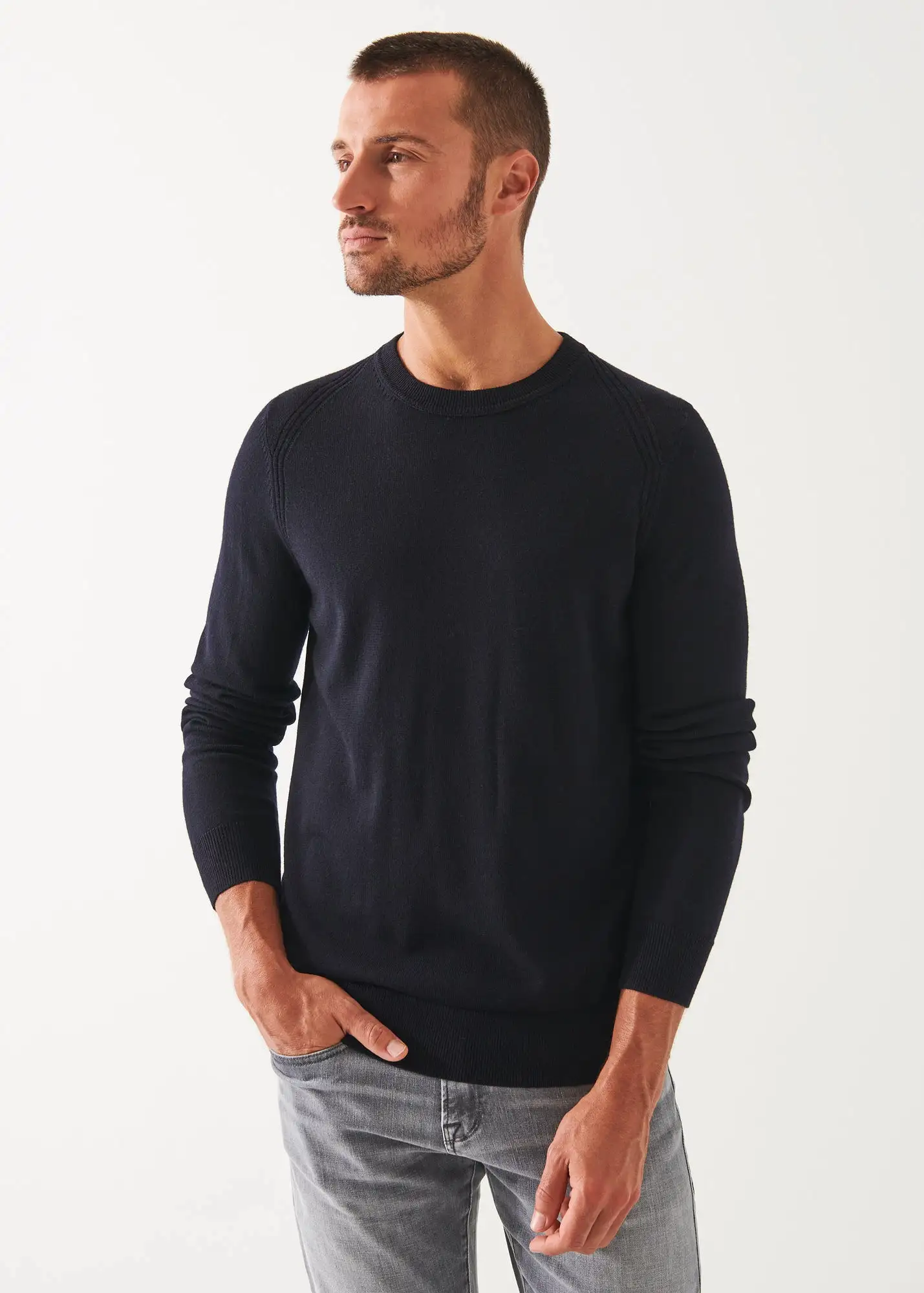 EXTRA-FINE MERINO RAGLAN CREWNECK