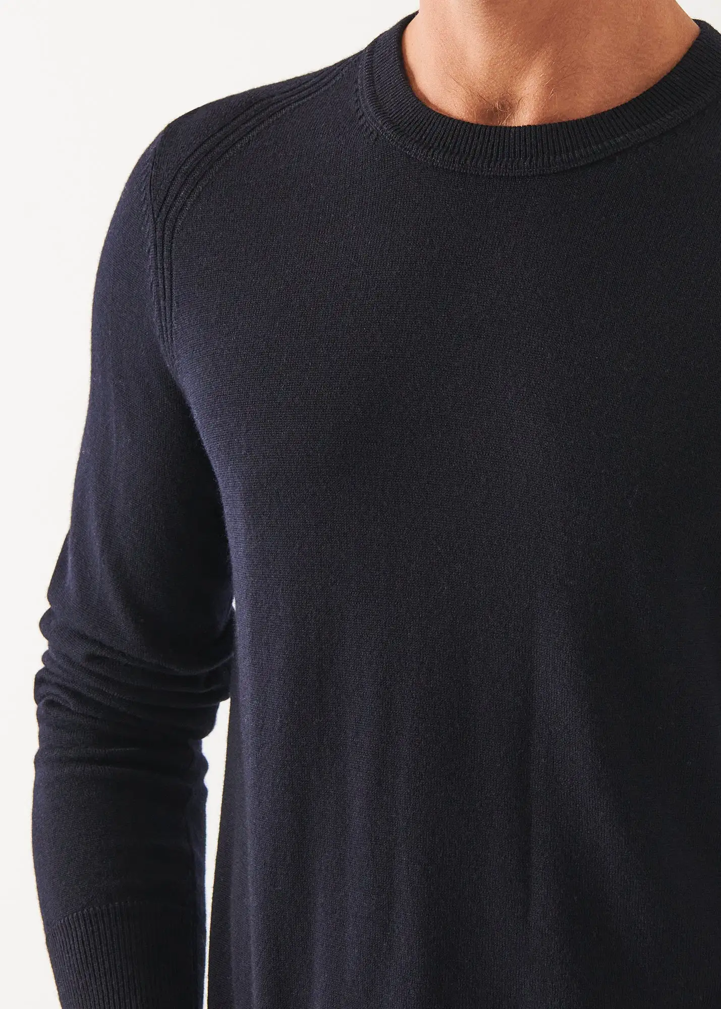 EXTRA-FINE MERINO RAGLAN CREWNECK