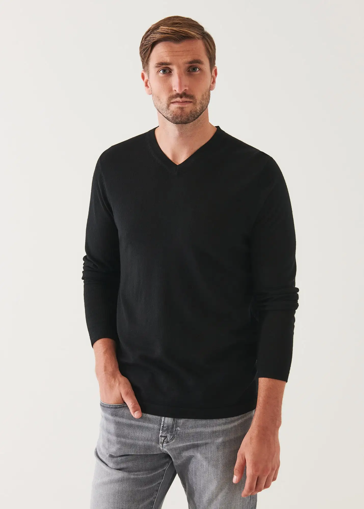 EXTRA-FINE MERINO V-NECK