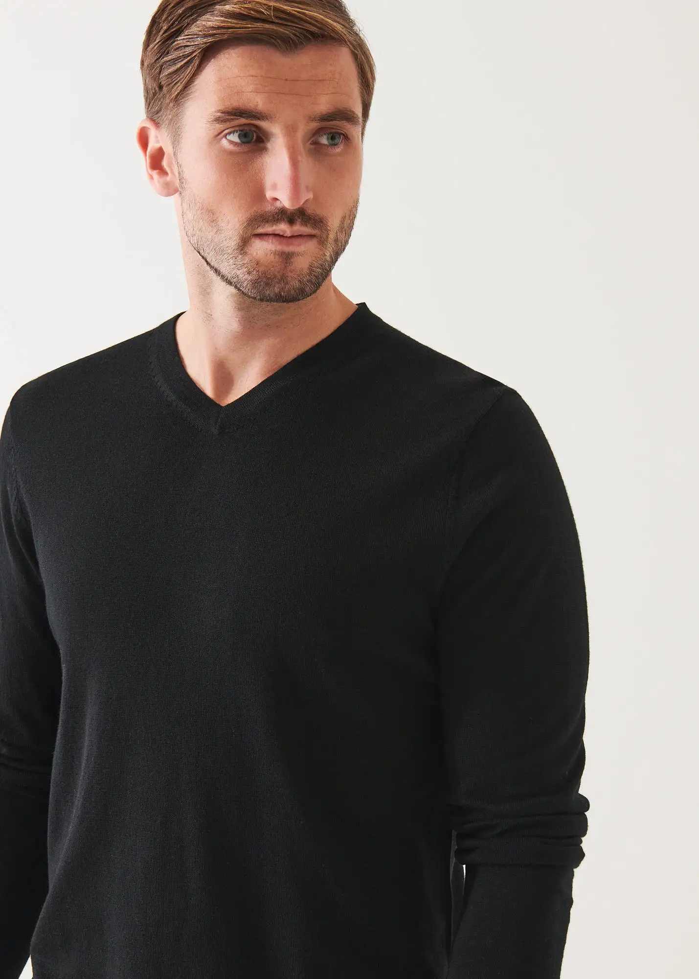 EXTRA-FINE MERINO V-NECK