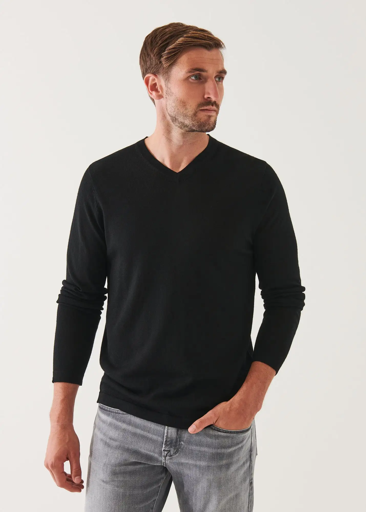 EXTRA-FINE MERINO V-NECK