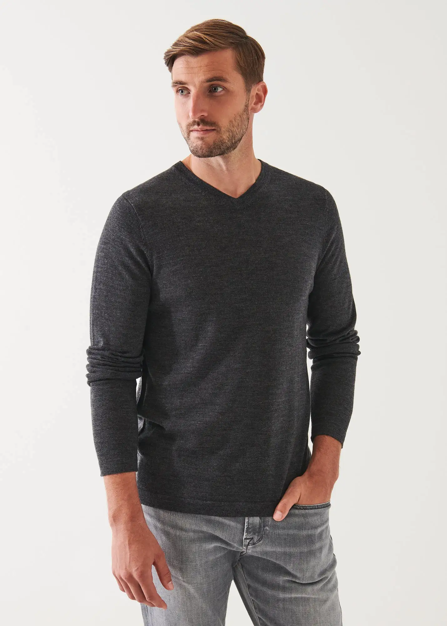 EXTRA-FINE MERINO V-NECK