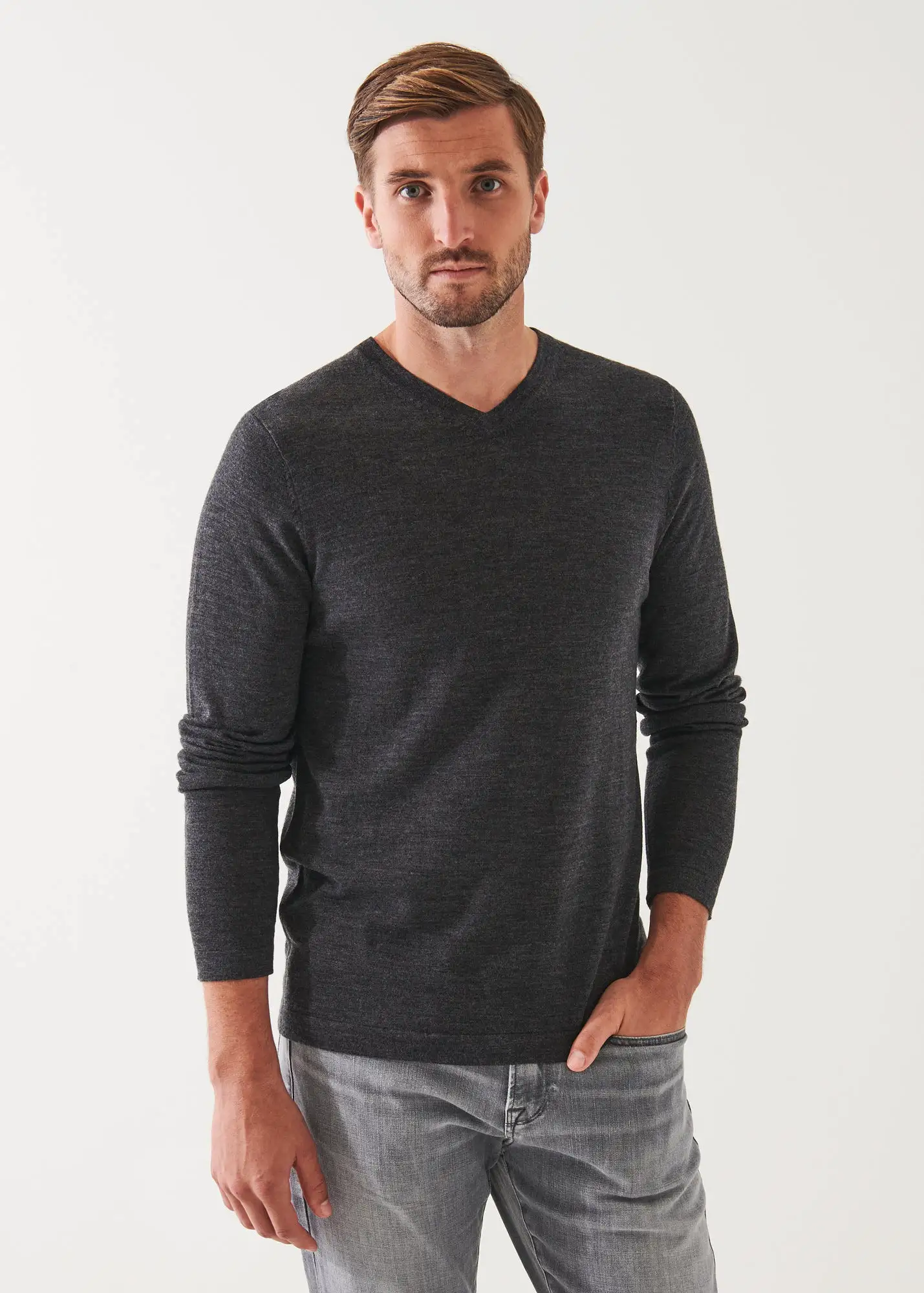 EXTRA-FINE MERINO V-NECK