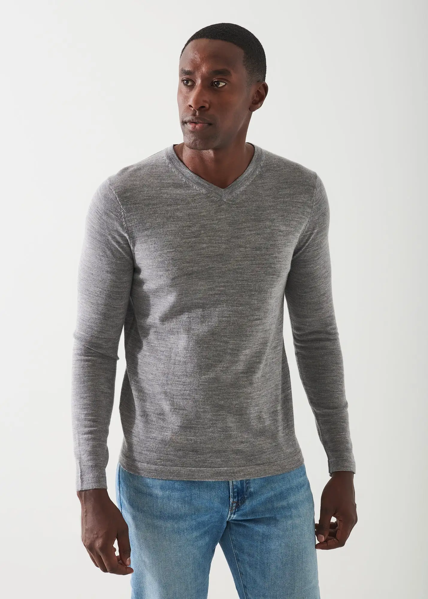 EXTRA-FINE MERINO V-NECK