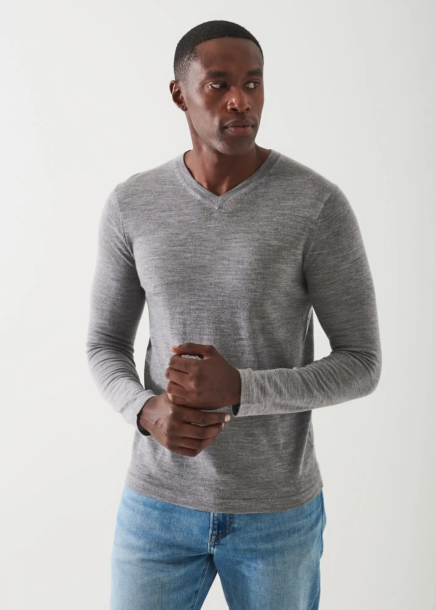 EXTRA-FINE MERINO V-NECK