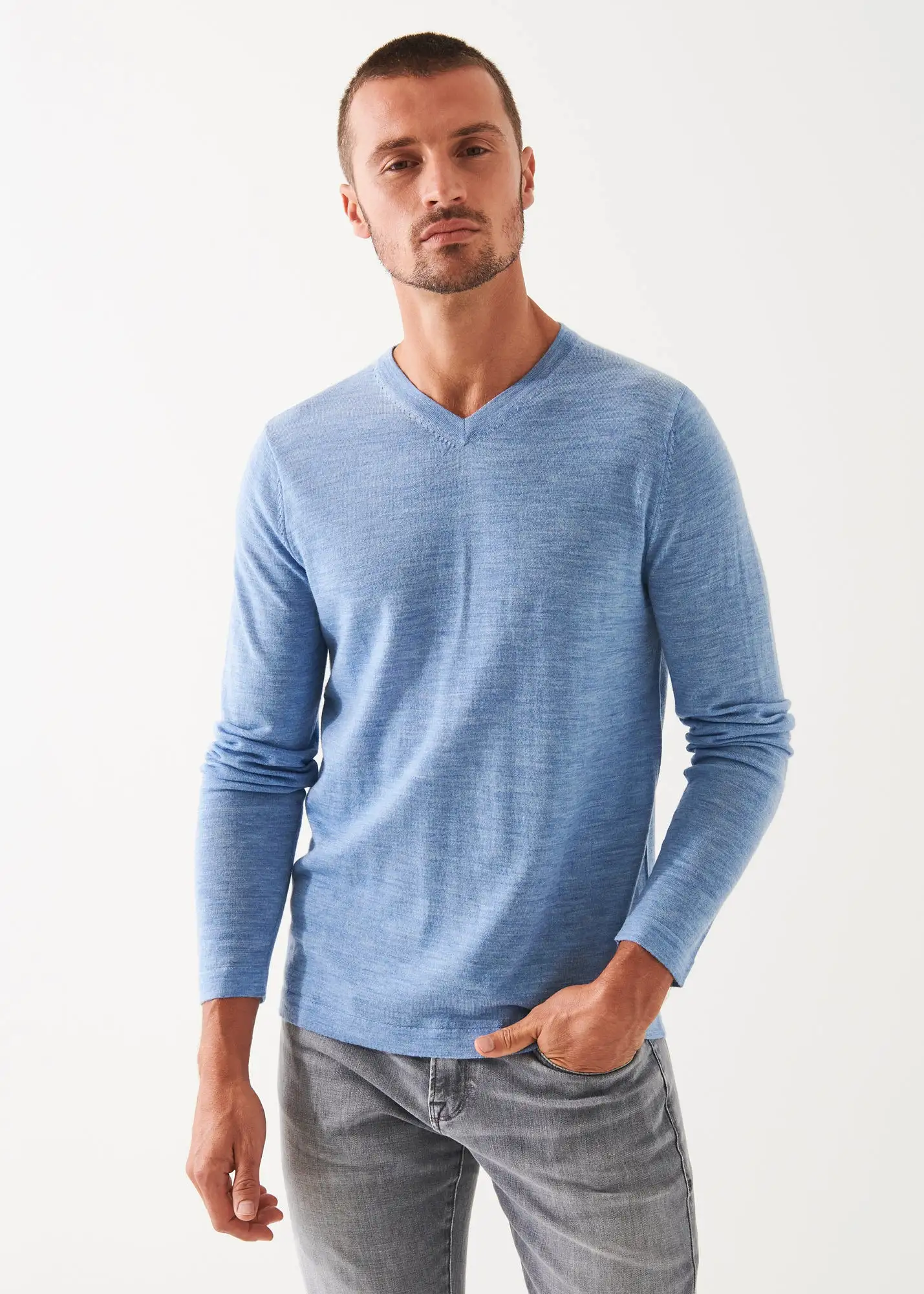 EXTRA-FINE MERINO V-NECK