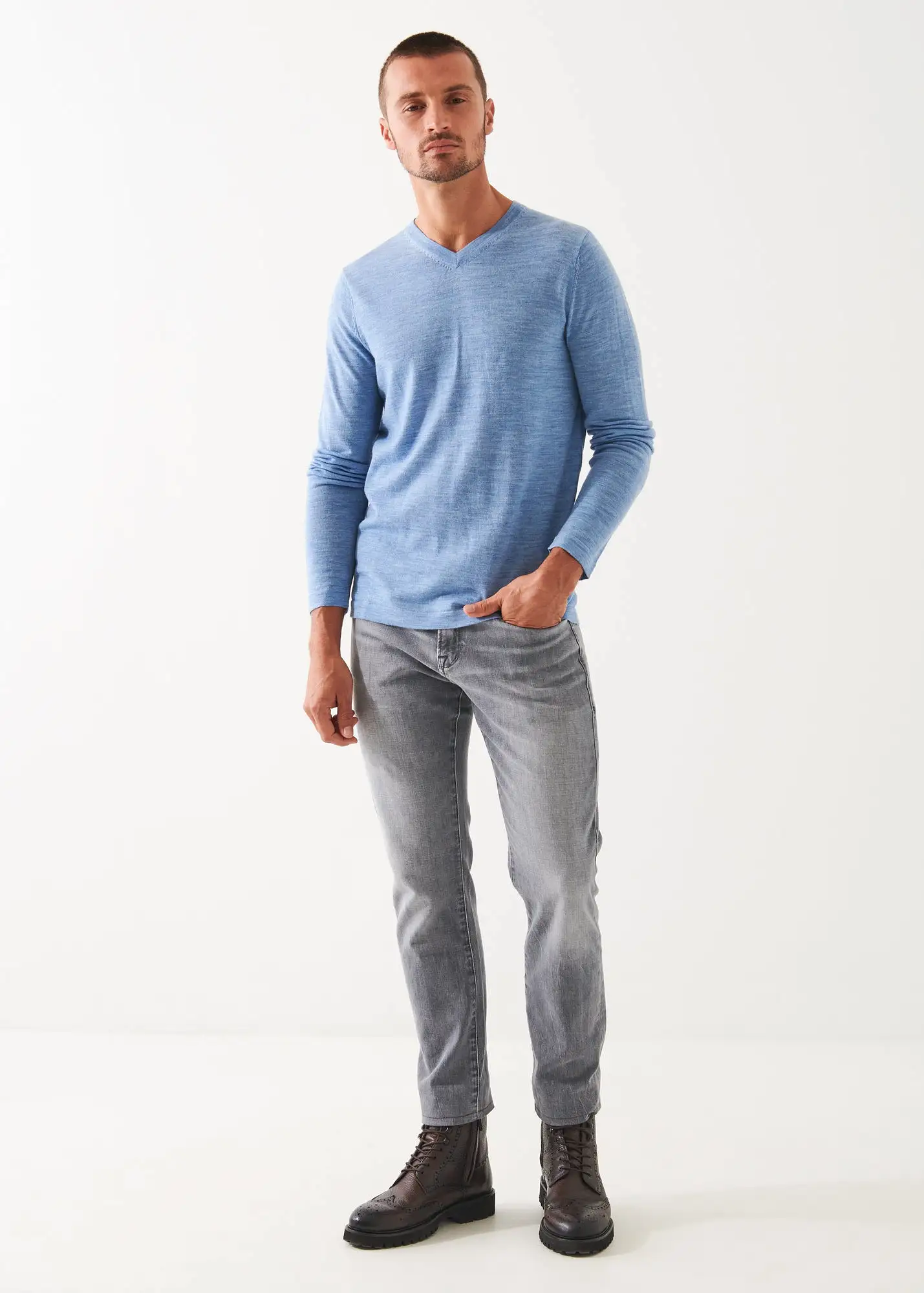 EXTRA-FINE MERINO V-NECK