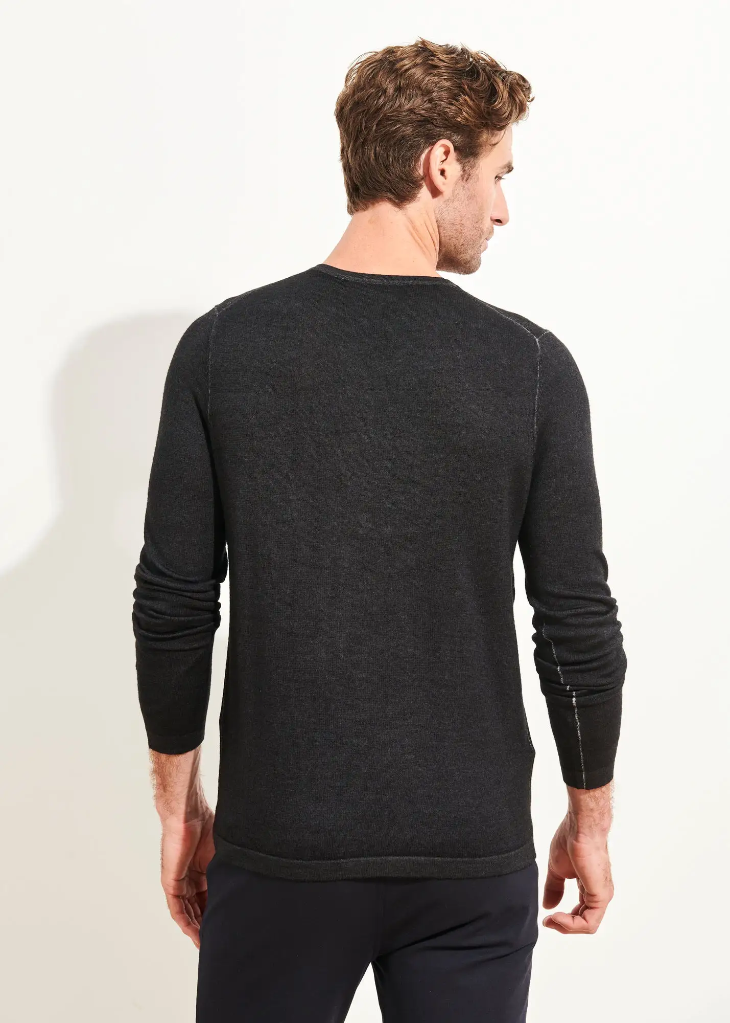 EXTRA-FINE MERINO VINTAGE WASH V-NECK