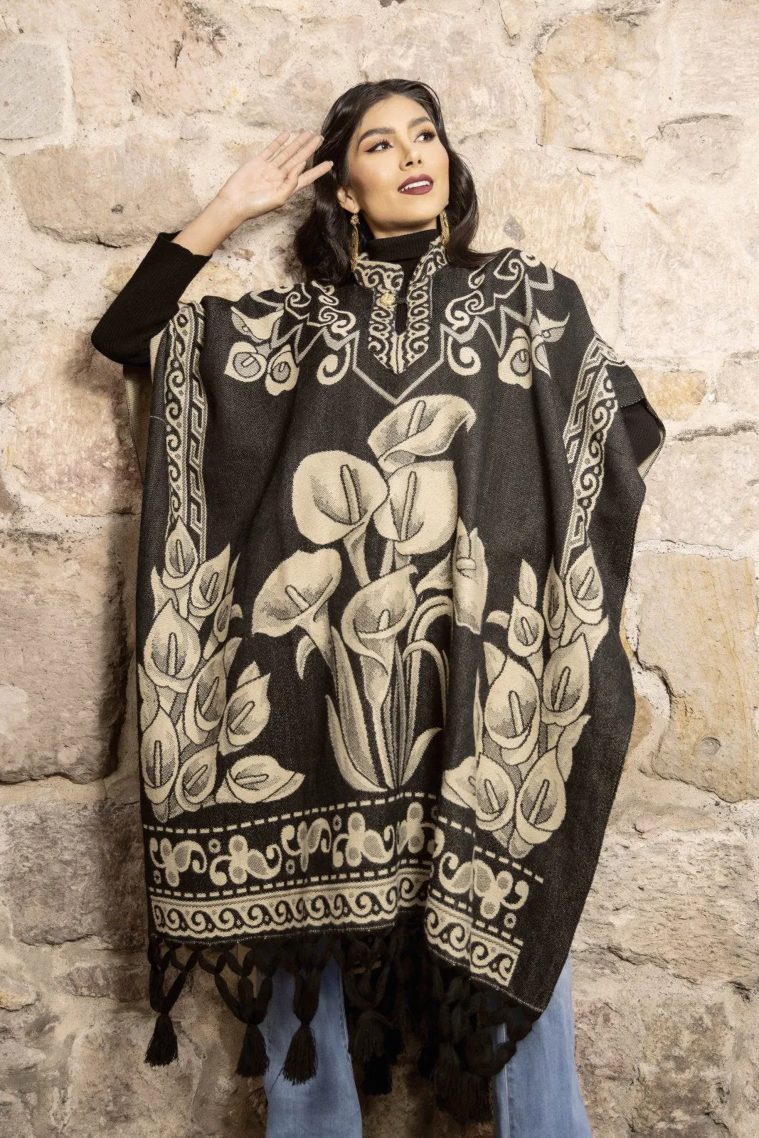 Mexican Traditional Calla Lily Poncho. Gaban Alcatraz.