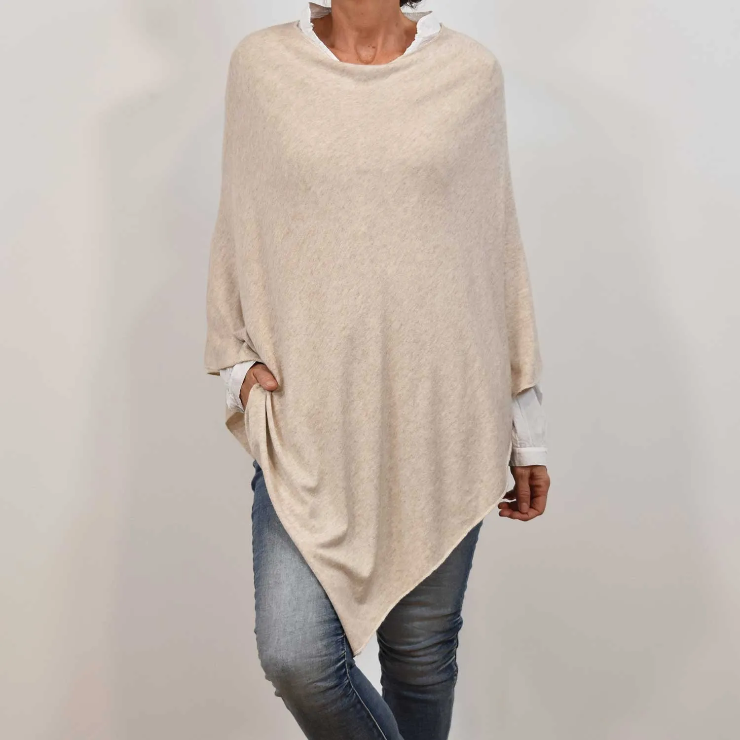 Poncho punto beige