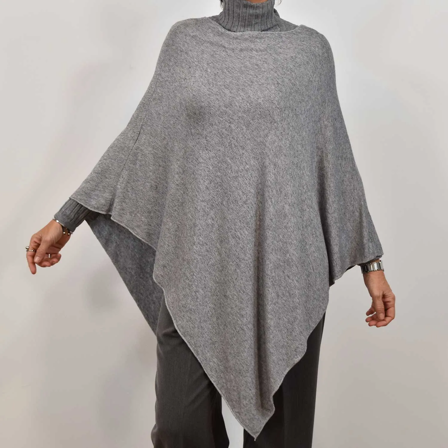 Poncho punto gris