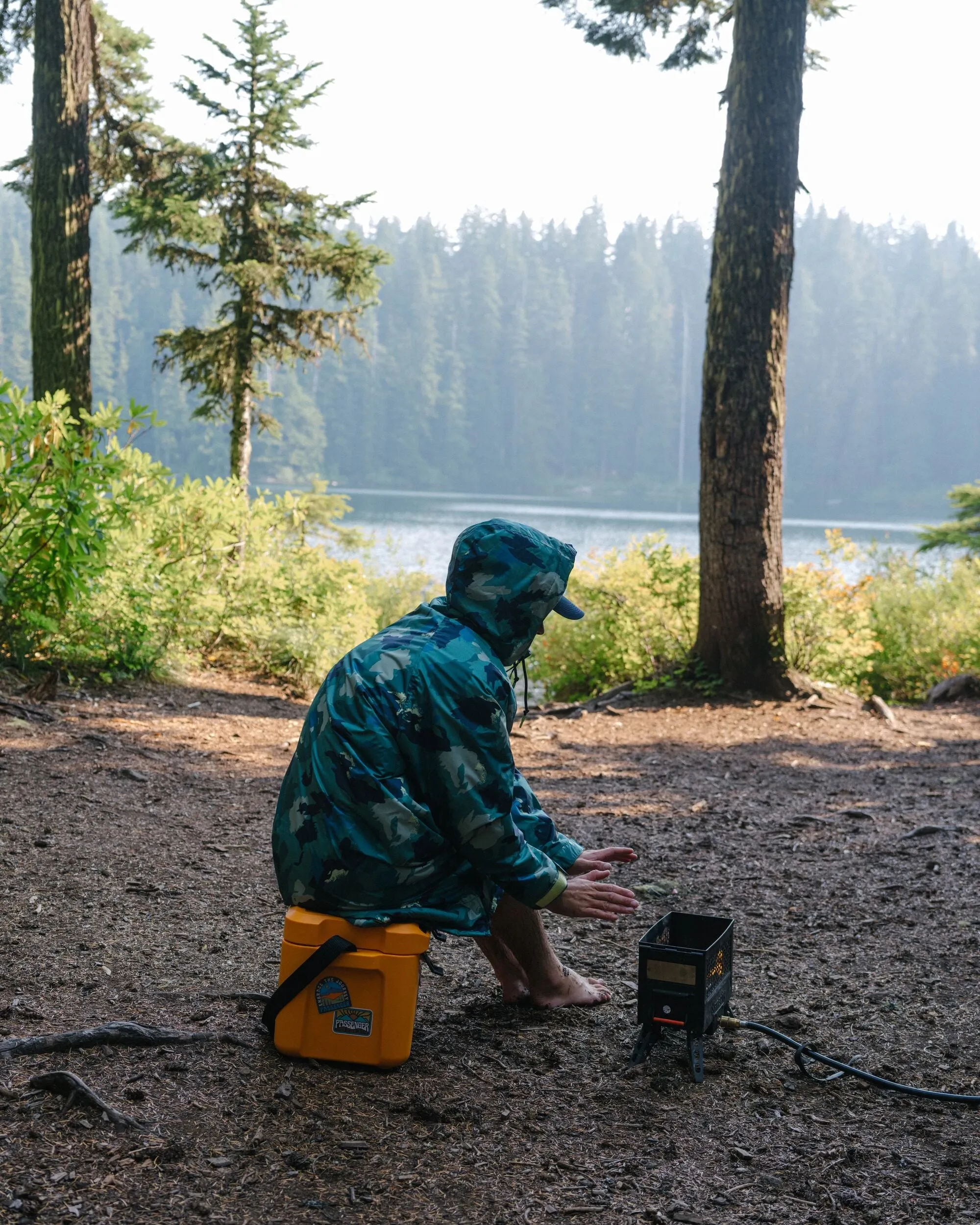 Waves Recycelter Sherpa Gefütterter Surf-Poncho - Alpen-Tarnung Regenwald