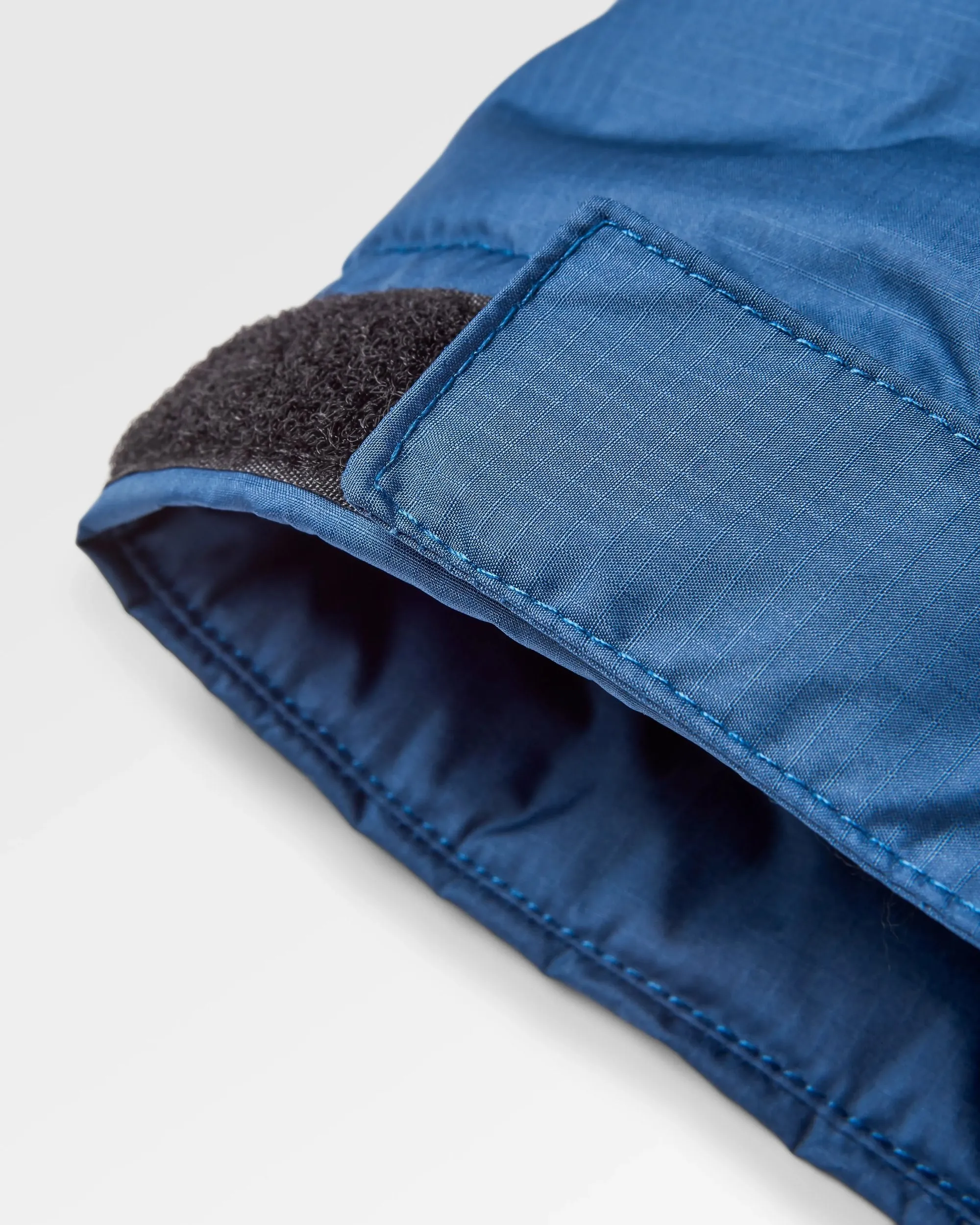 Waves Recycelter Sherpa Gefütterter Surf-Poncho - Dunkles Denim/ Tiefes Marineblau