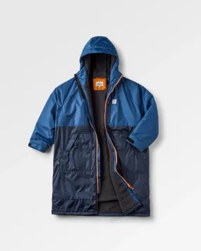 Waves Recycelter Sherpa Gefütterter Surf-Poncho - Dunkles Denim/ Tiefes Marineblau