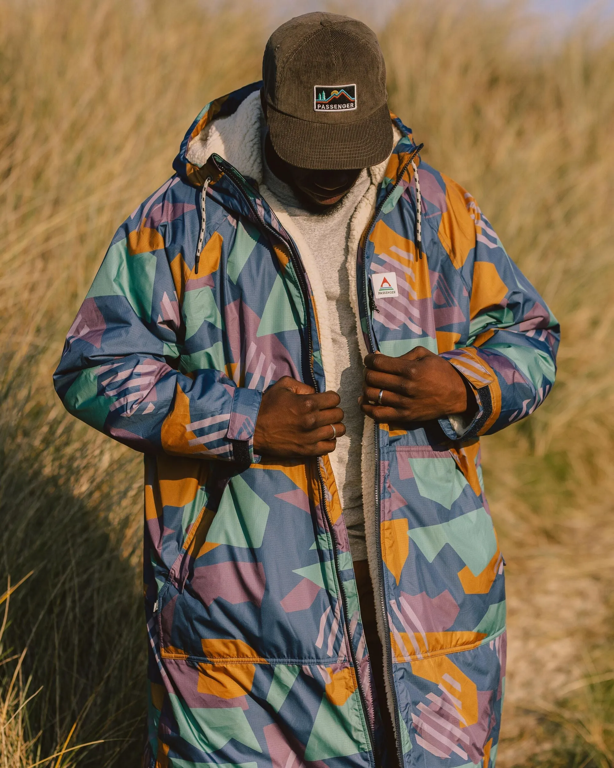 Waves Recycelter Sherpa Gefütterter Surf Poncho - Tiefblaues Camo