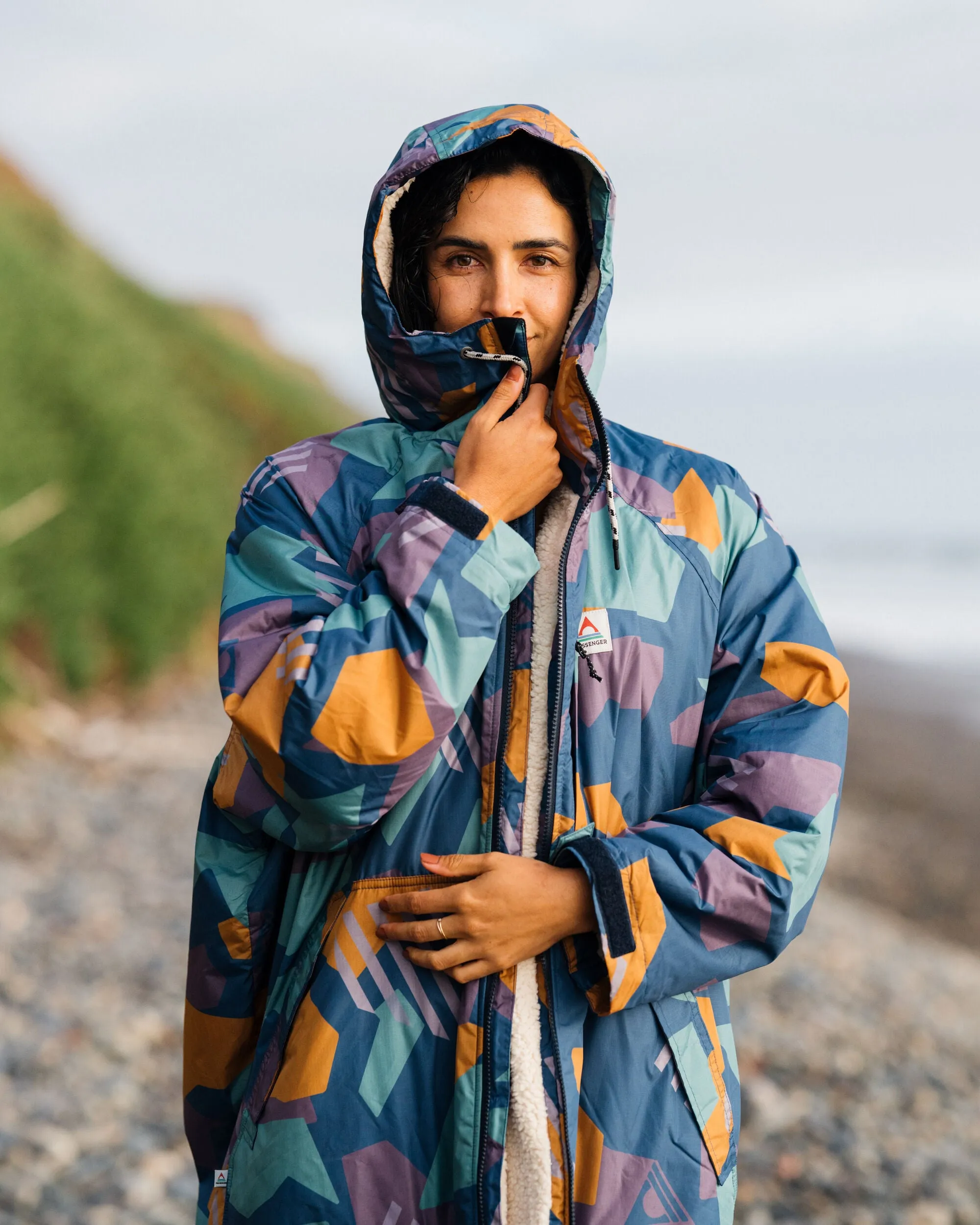 Waves Recycelter Sherpa Gefütterter Surf Poncho - Tiefblaues Camo